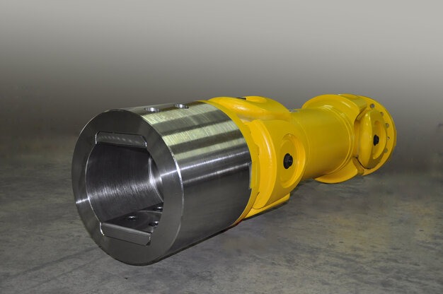 Yellow cardan shaft terminal detail
